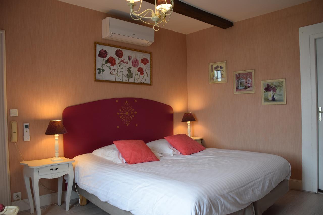 Logis Domaine Du Prieure Hotel Tonnay-Boutonne Exterior photo